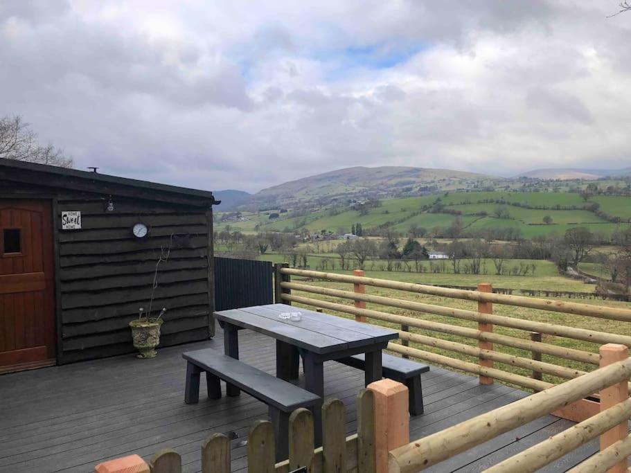 The Retreat Villa Llanrhaeadr-ym-Mochnant Exterior photo