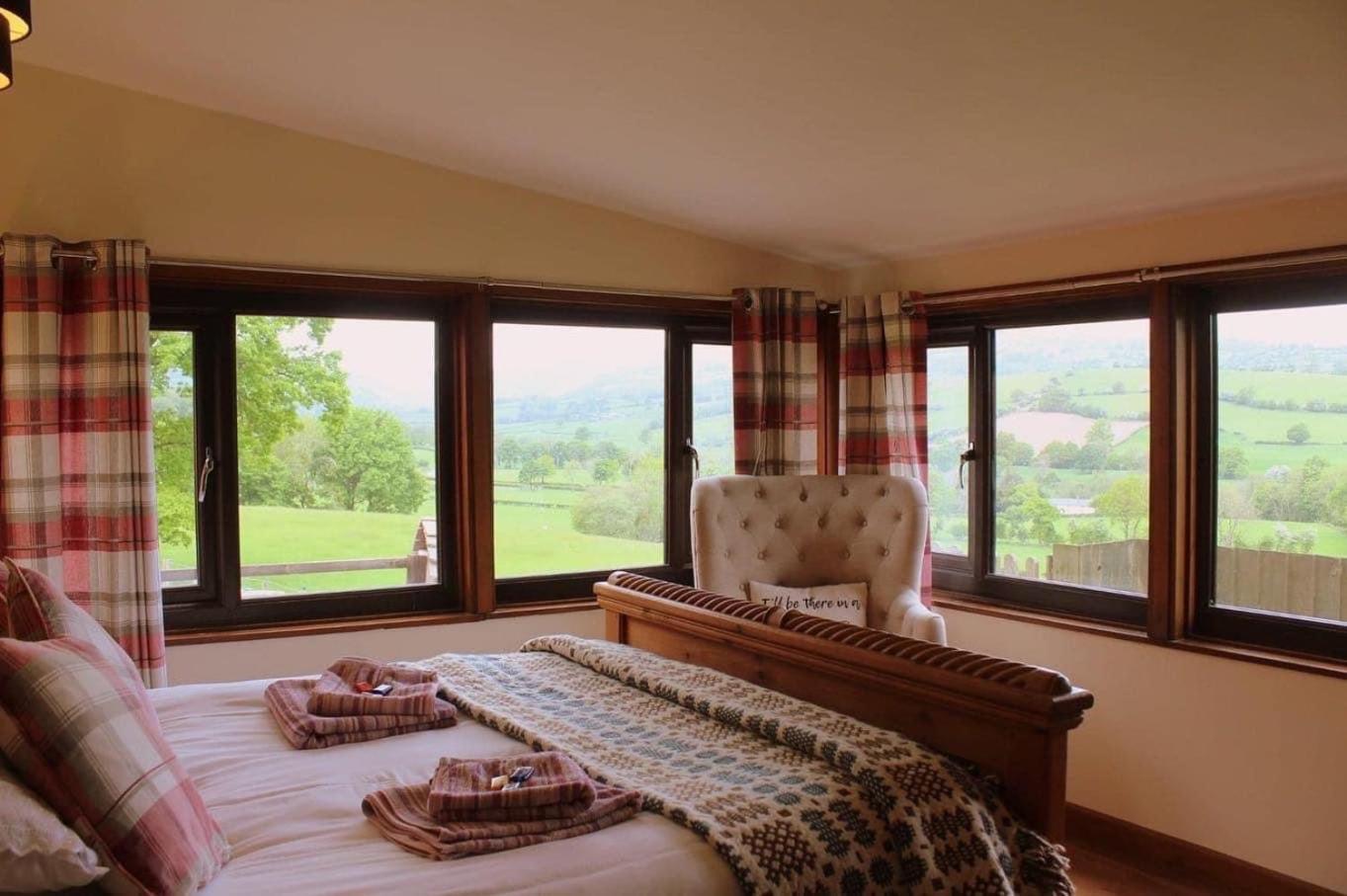 The Retreat Villa Llanrhaeadr-ym-Mochnant Exterior photo